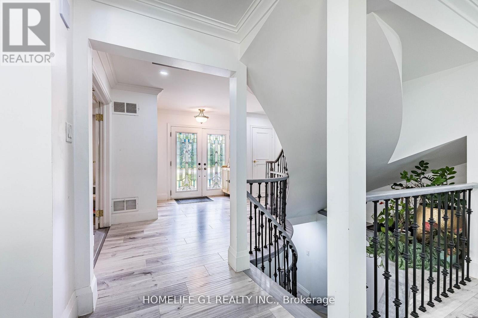 17 Crescent Hill Drive South, Brampton, ON photo 5