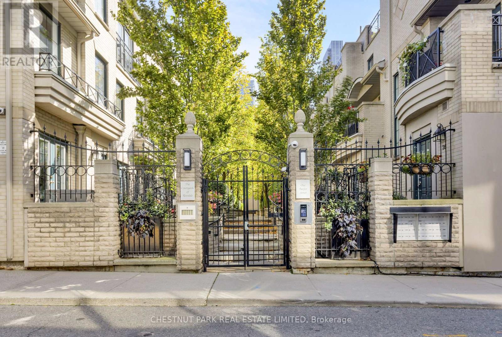 TH17- 1 Baxter Street, Toronto, ON