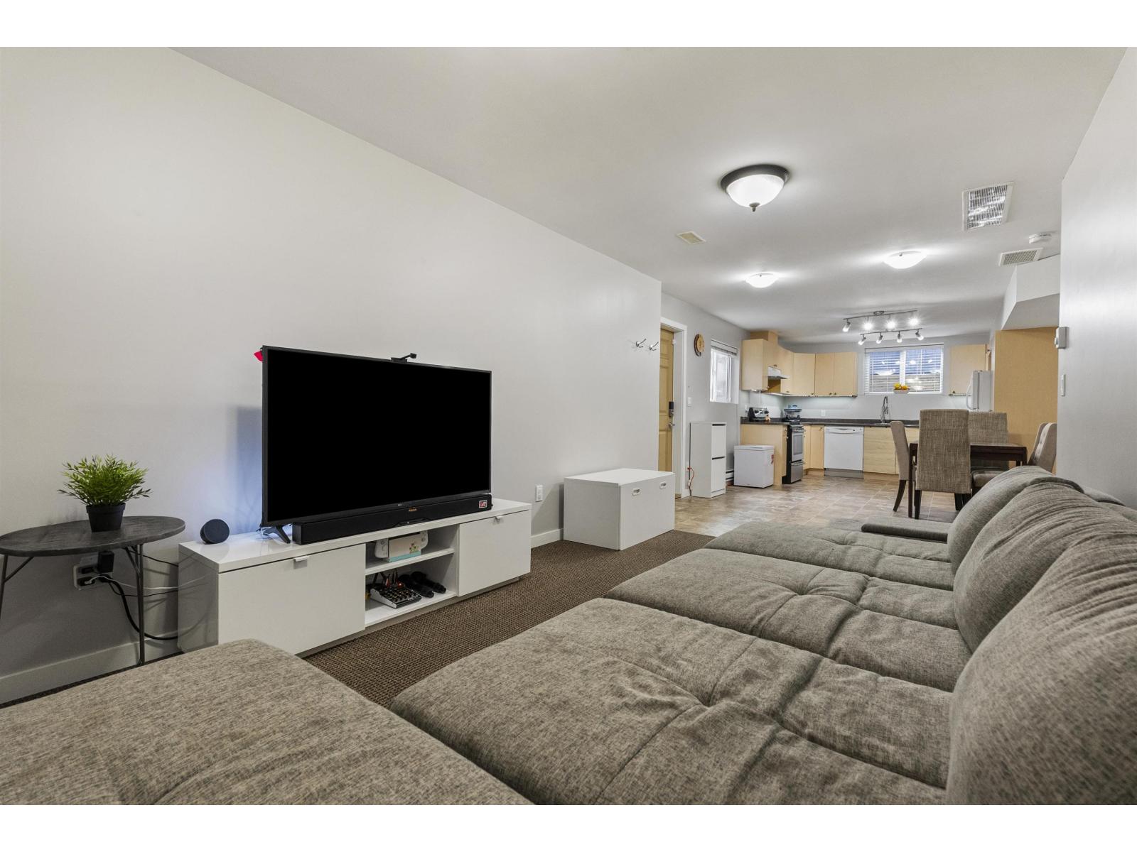 Photo of 7116 195A STREET 25