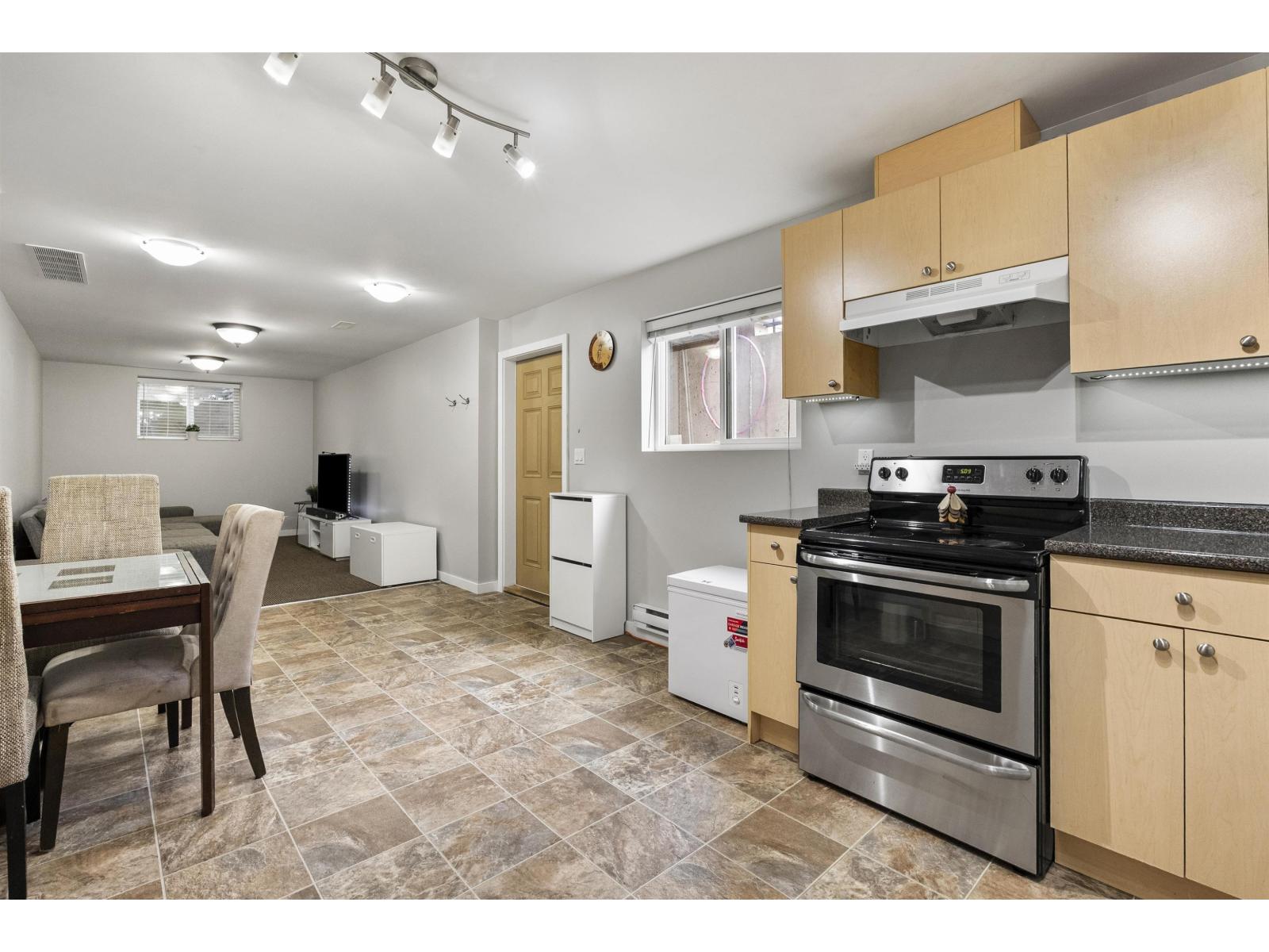 Photo of 7116 195A STREET 27