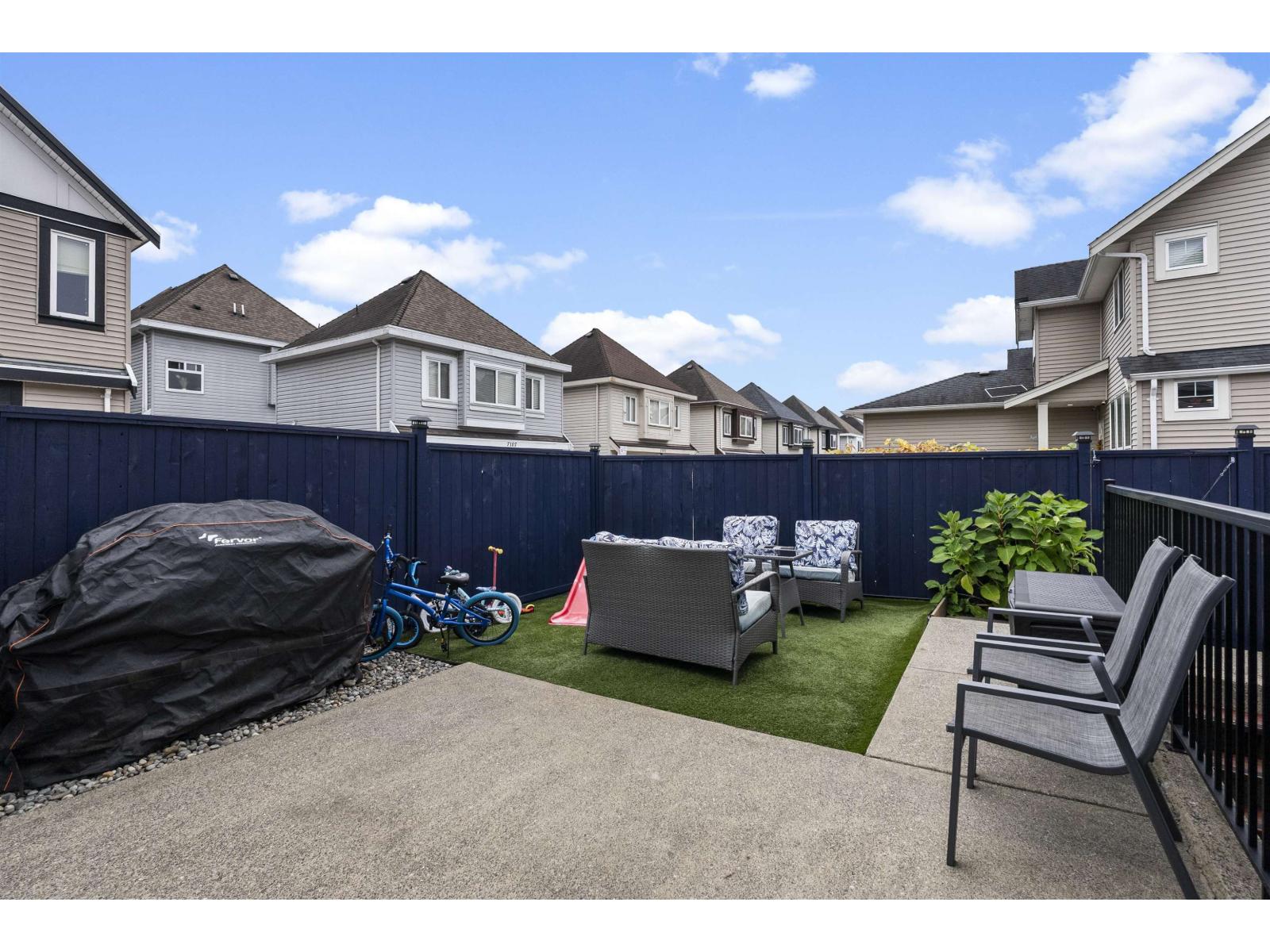 Photo of 7116 195A STREET 37