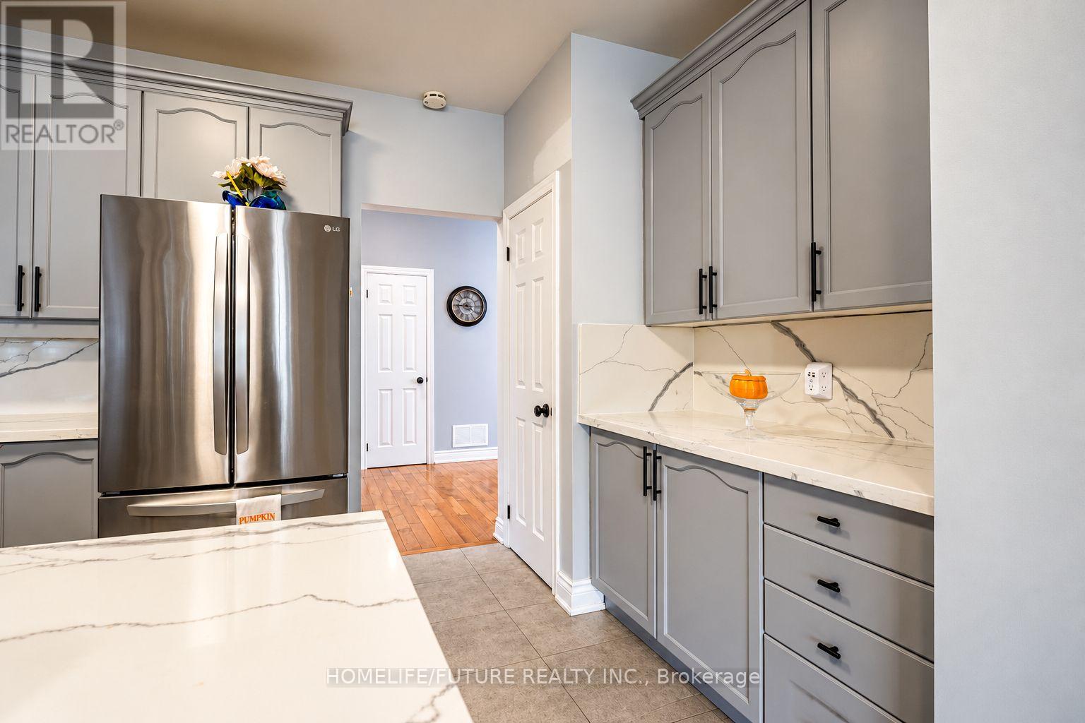 28 Montague Avenue, Clarington, ON photo 10