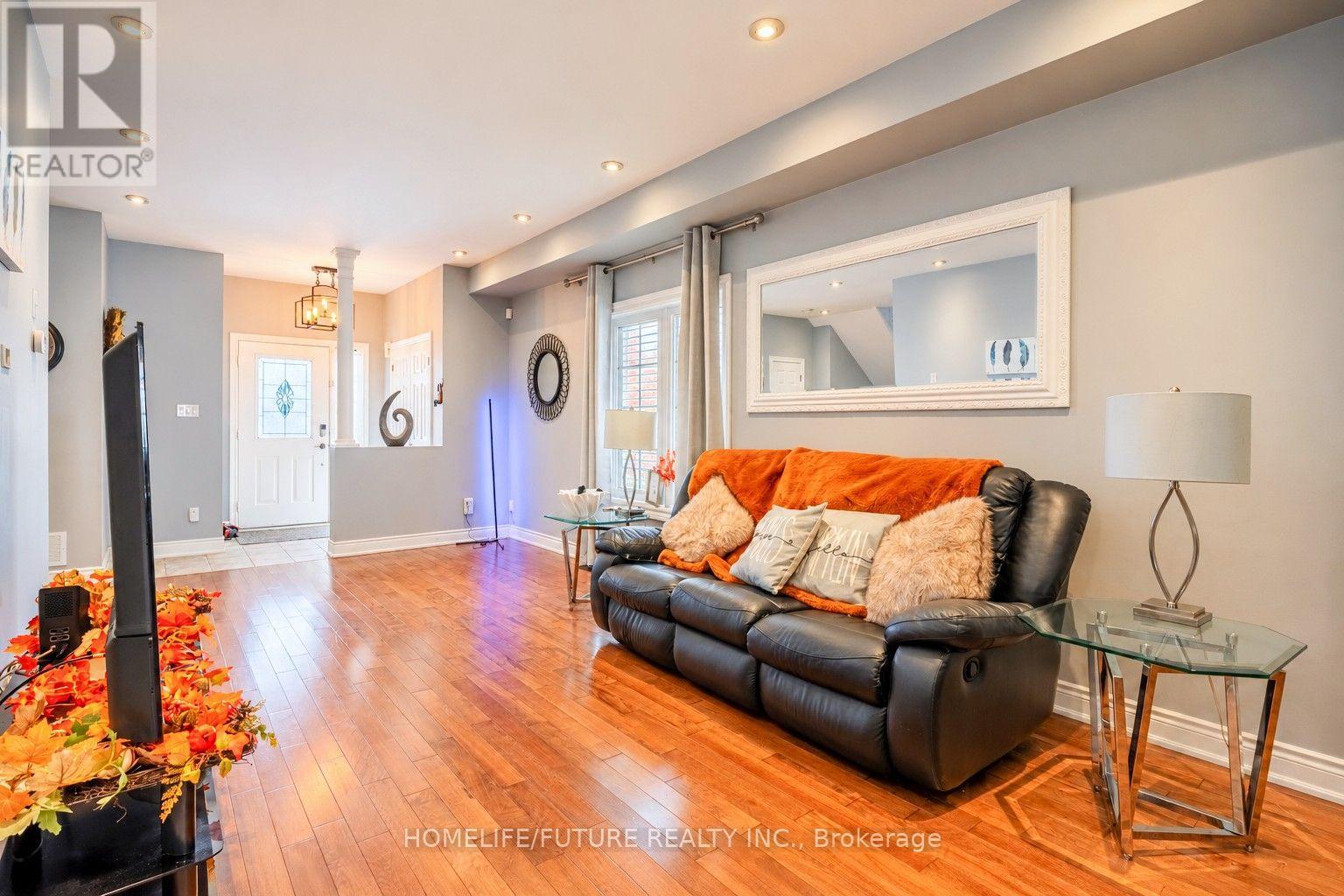 28 Montague Avenue, Clarington, ON photo 6