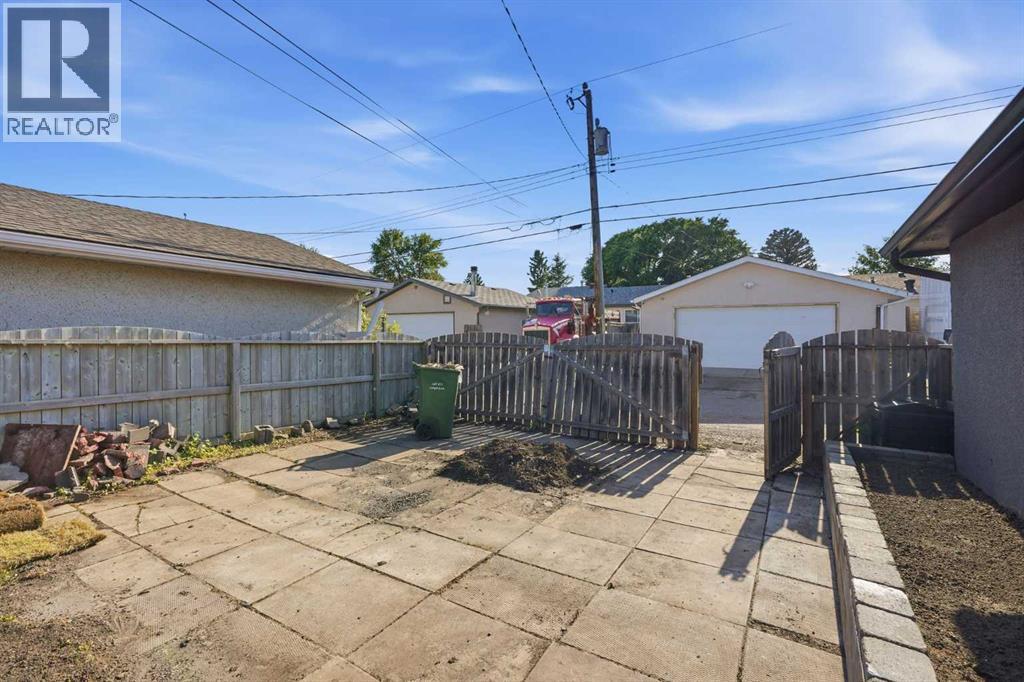 19 Mardale Crescent NE photo 45