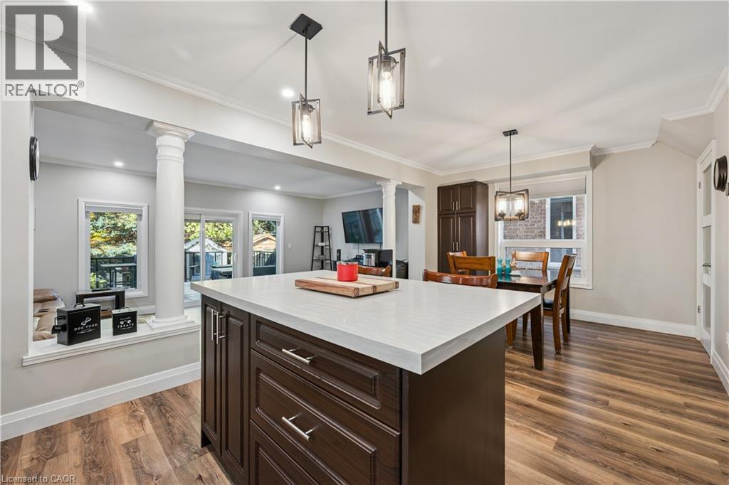 7 KROEGER Crescent - 11