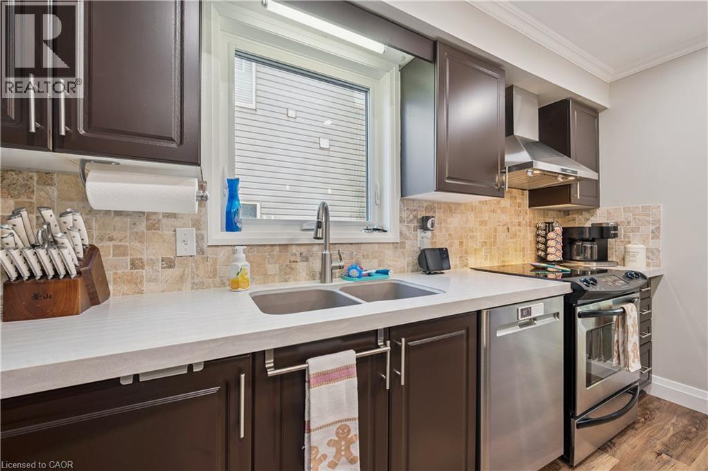 7 KROEGER Crescent - 10