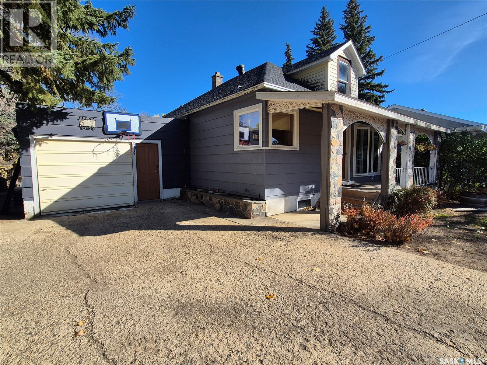 517 Bertrand AVENUE, Radville — photo 2