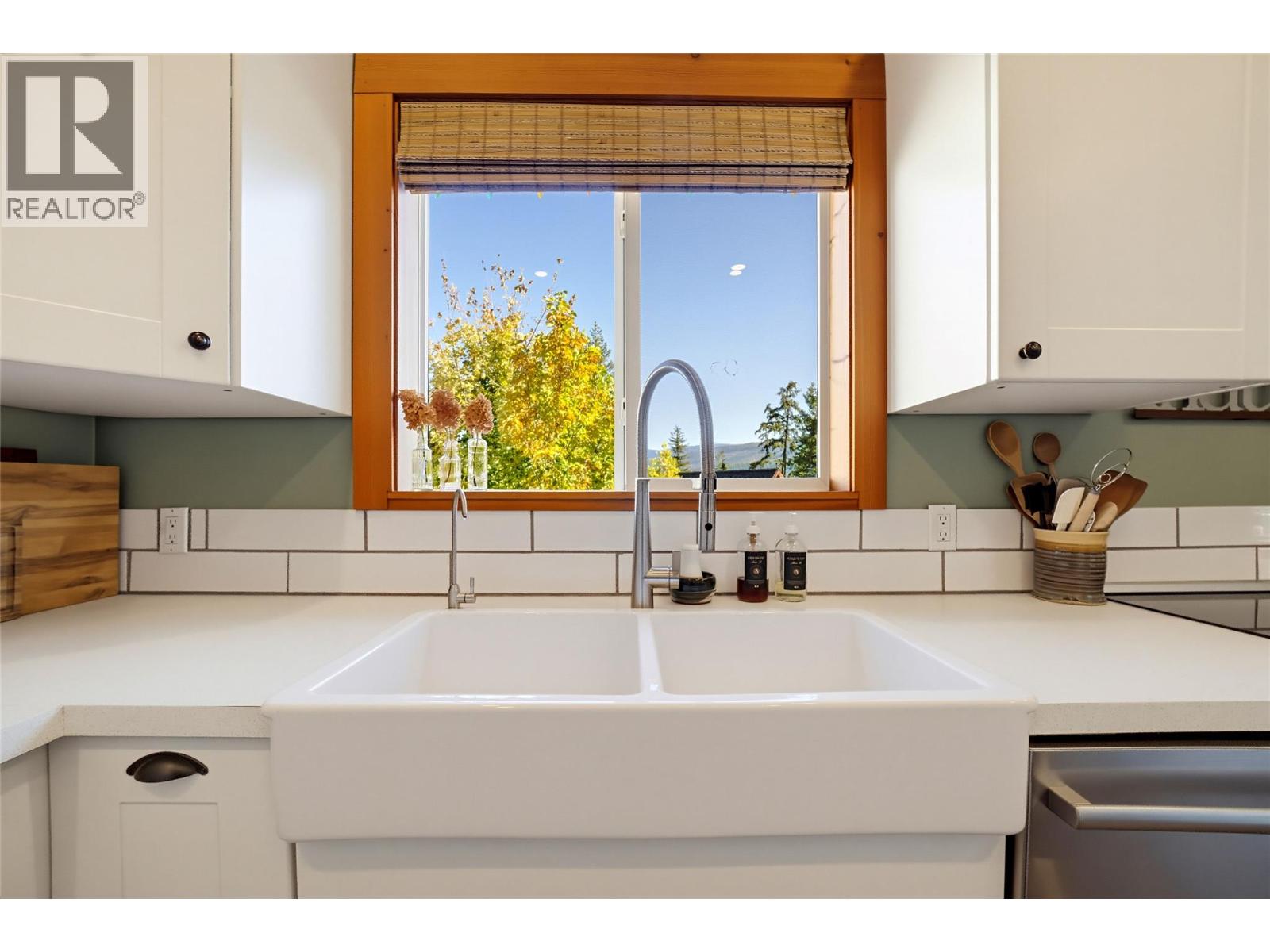 #4 5404 Sunnybrae Canoe Point Road - 13