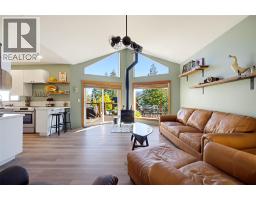 Living room - 5404 Sunnybrae Canoe Point Road Unit# 4, Tappen, BC V0E2X1 Photo 7
