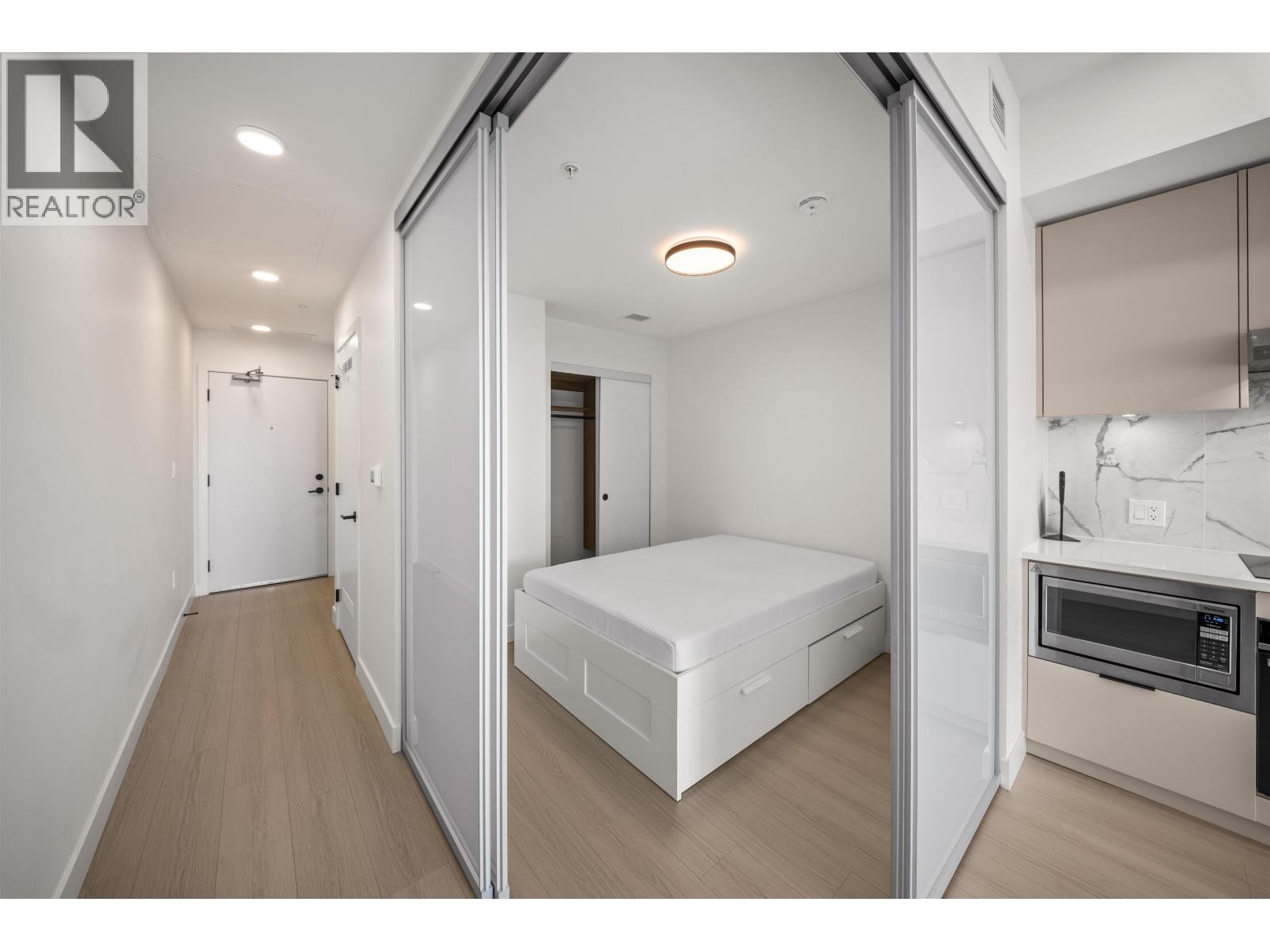 503 422 E 3RD STREET, North Vancouver - Image 1