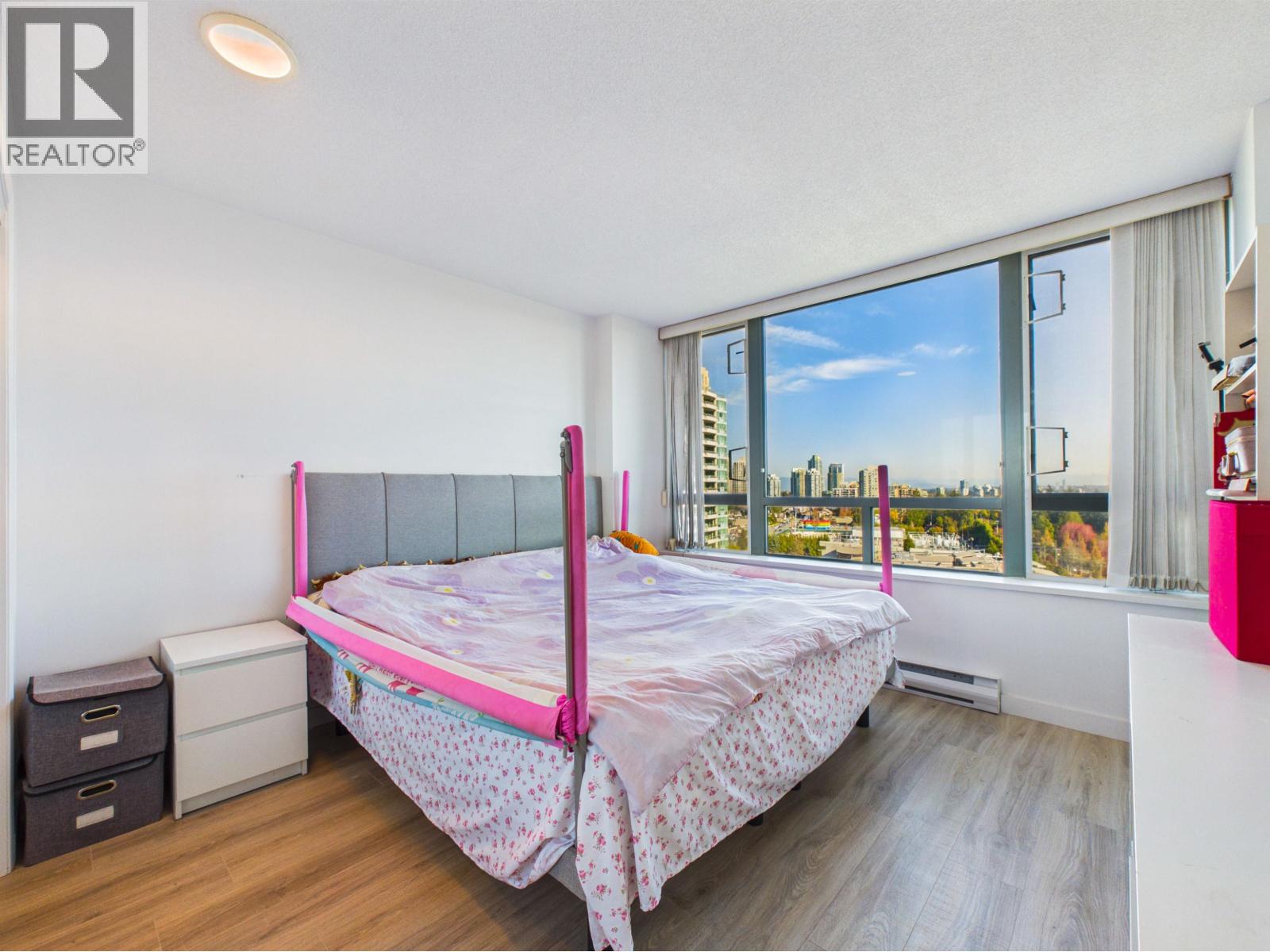 Photo of 1405 6622 SOUTHOAKS CRESCENT 28