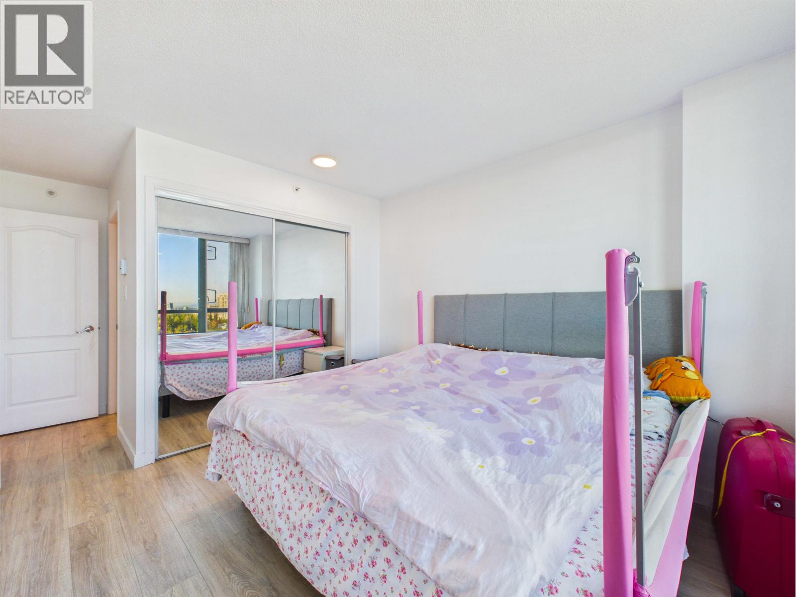 Photo of 1405 6622 SOUTHOAKS CRESCENT 29
