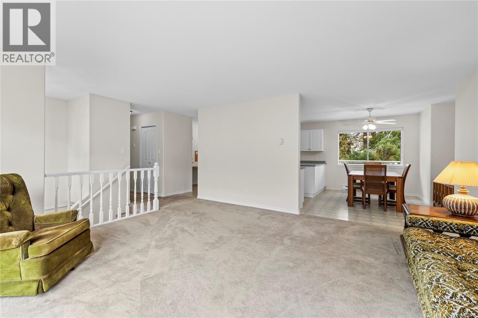 1024 Centre Cres - 4
