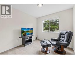 1024 Centre Cres, Qualicum Beach, BC V9K2G6 Photo 16
