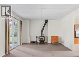 1024 Centre Cres, Qualicum Beach, BC V9K2G6 Photo 25