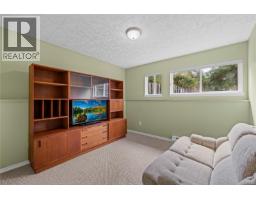 1024 Centre Cres, Qualicum Beach, BC V9K2G6 Photo 26