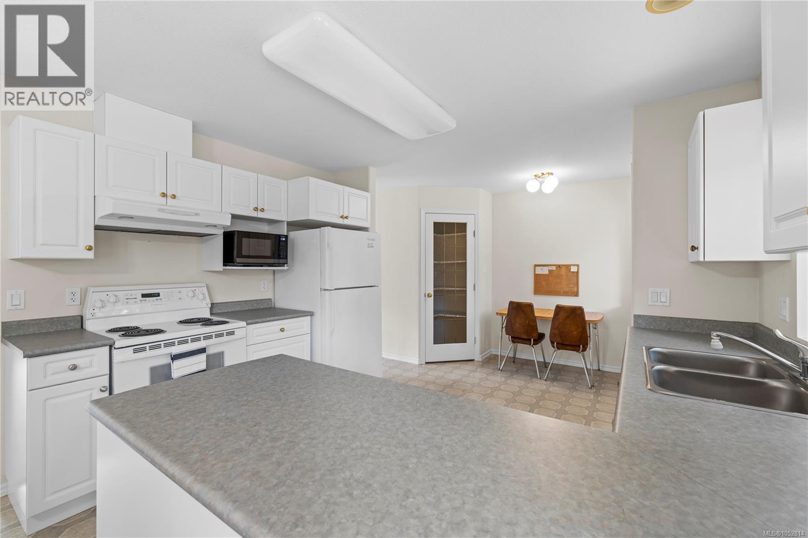1024 Centre Cres - 10