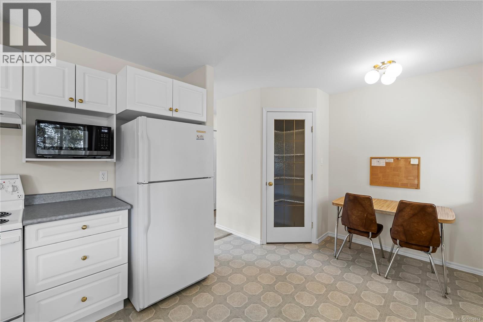1024 Centre Cres - 12