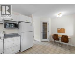 Kitchen - 1024 Centre Cres, Qualicum Beach, BC V9K2G6 Photo 12