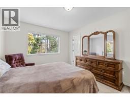 1024 Centre Cres, Qualicum Beach, BC V9K2G6 Photo 19