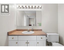 1024 Centre Cres, Qualicum Beach, BC V9K2G6 Photo 21