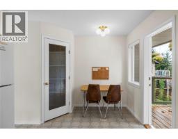 Living room - 1024 Centre Cres, Qualicum Beach, BC V9K2G6 Photo 14