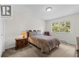 1024 Centre Cres, Qualicum Beach, BC V9K2G6 Photo 18