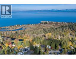 1024 Centre Cres, Qualicum Beach, BC V9K2G6 Photo 48