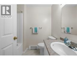 1024 Centre Cres, Qualicum Beach, BC V9K2G6 Photo 15