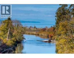 1024 Centre Cres, Qualicum Beach, BC V9K2G6 Photo 51