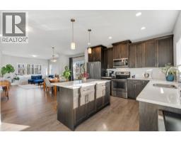 4pc Bathroom - 133 Sundown Road, Cochrane, AB T4C2M5 Photo 8