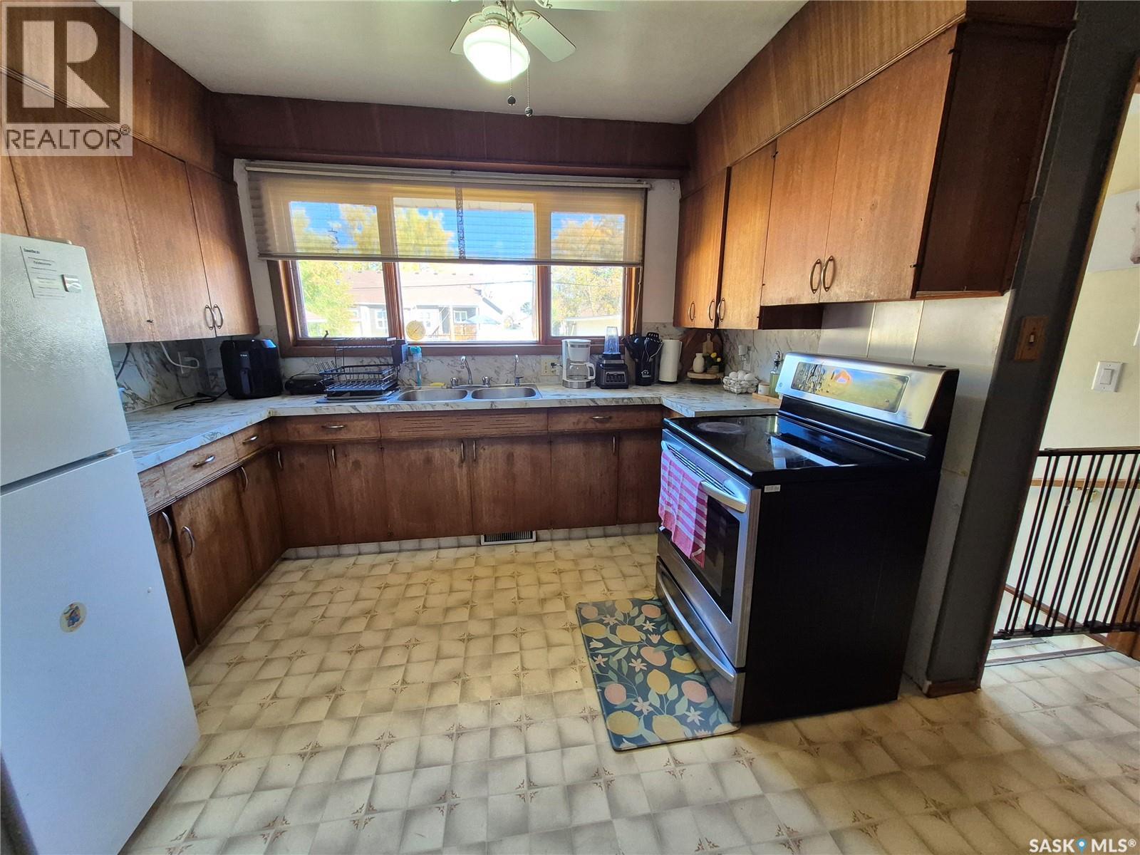 505 Bertrand AVENUE, Radville — photo 10