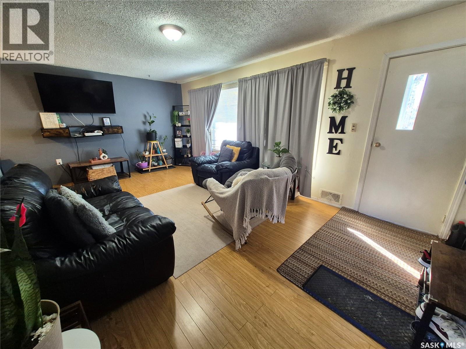 505 Bertrand AVENUE, Radville — photo 2