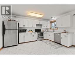 Kitchen - 120 Hampton Crescent, Windsor, ON N9E4M5 Photo 12
