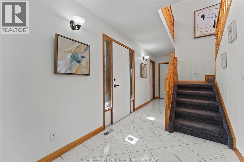 120 HAMPTON CRESCENT, photo 3