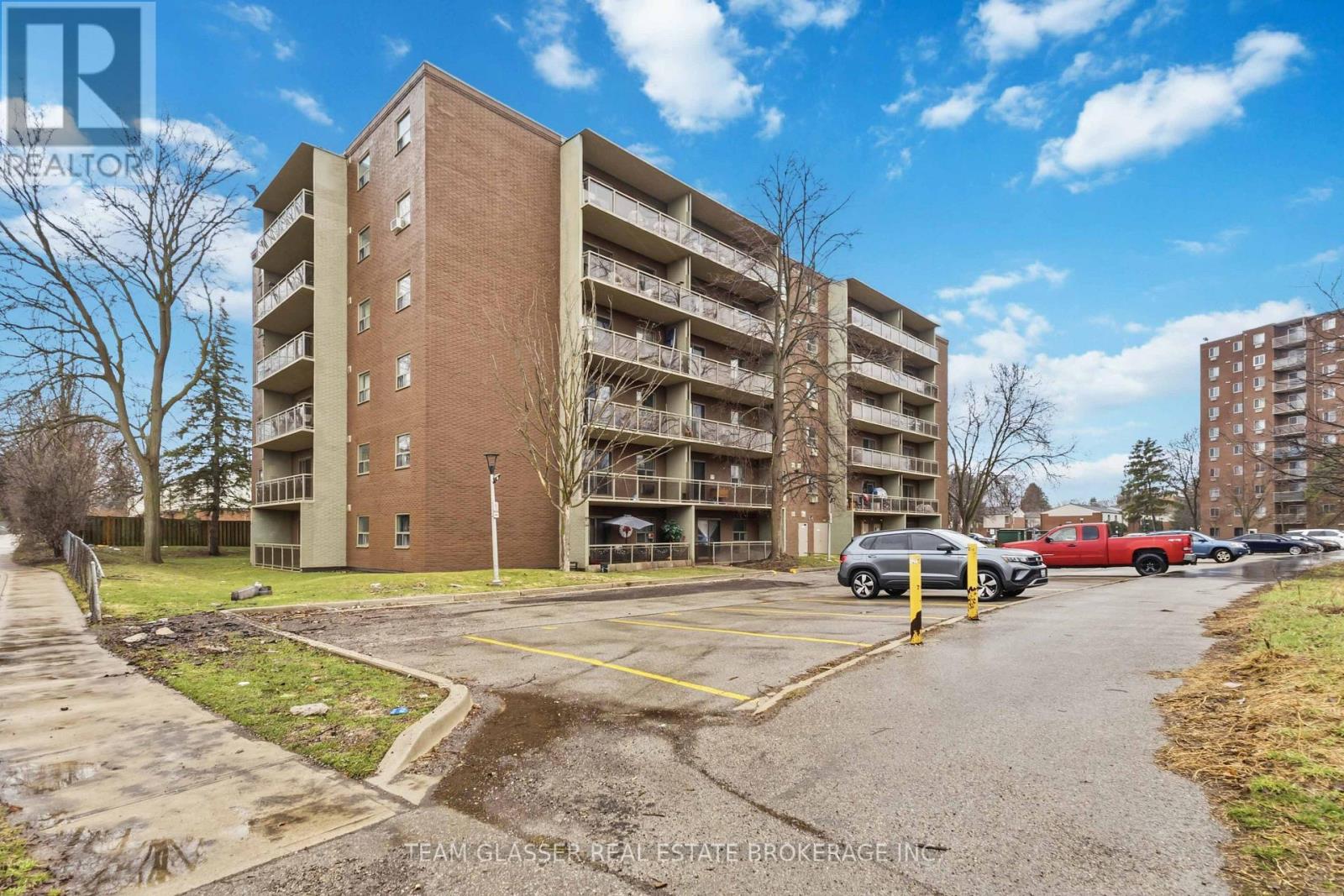 211 - 746 FANSHAWE PARK ROAD E, London North (North C)