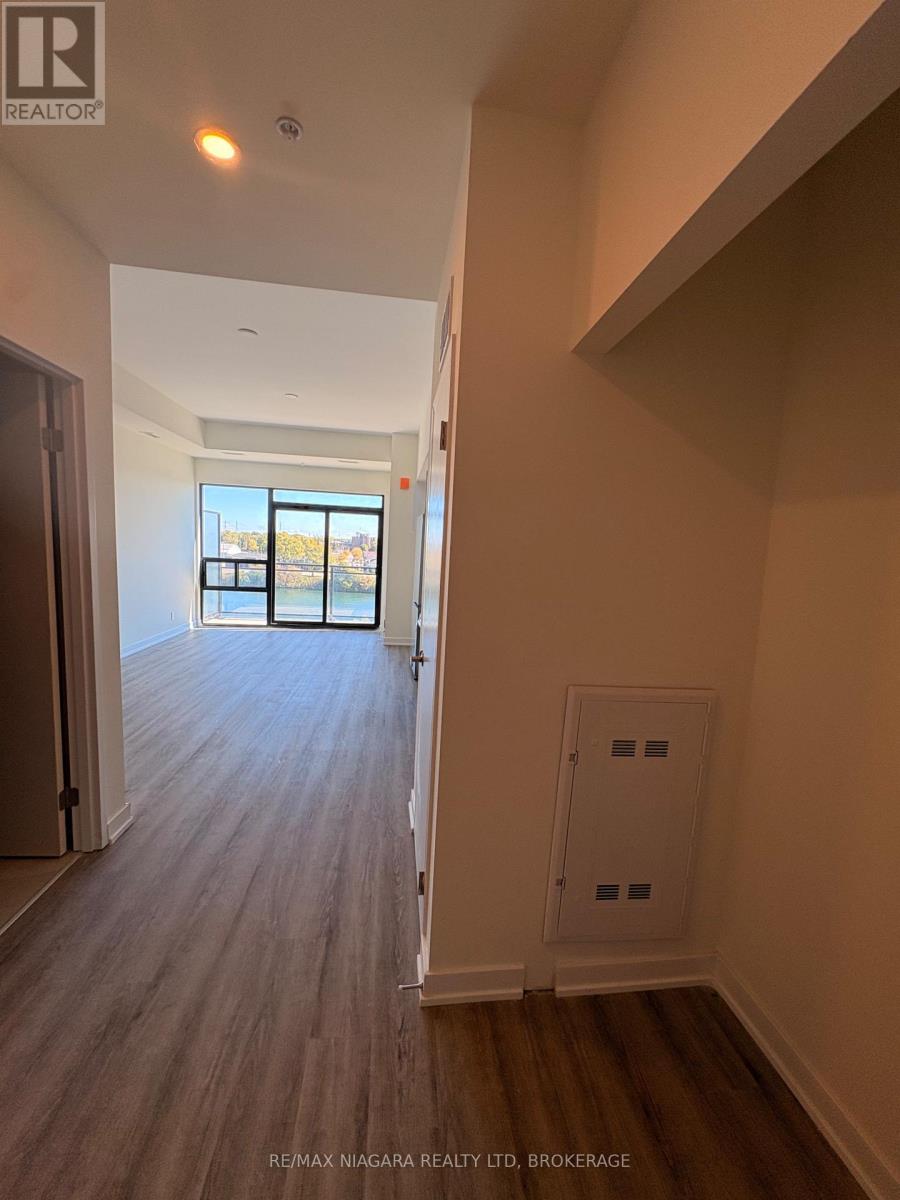 350 PRINCE CHARLES DRIVE S, Welland (Broadway) — photo 5