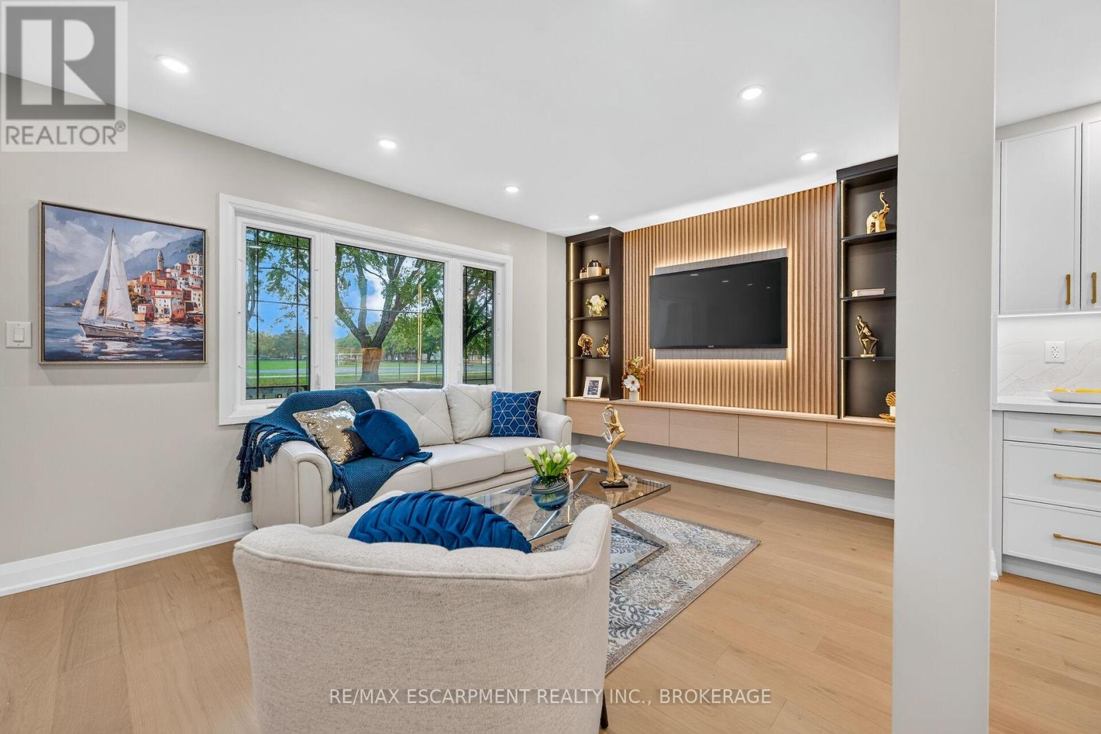5662 MORDEN DRIVE - 11
