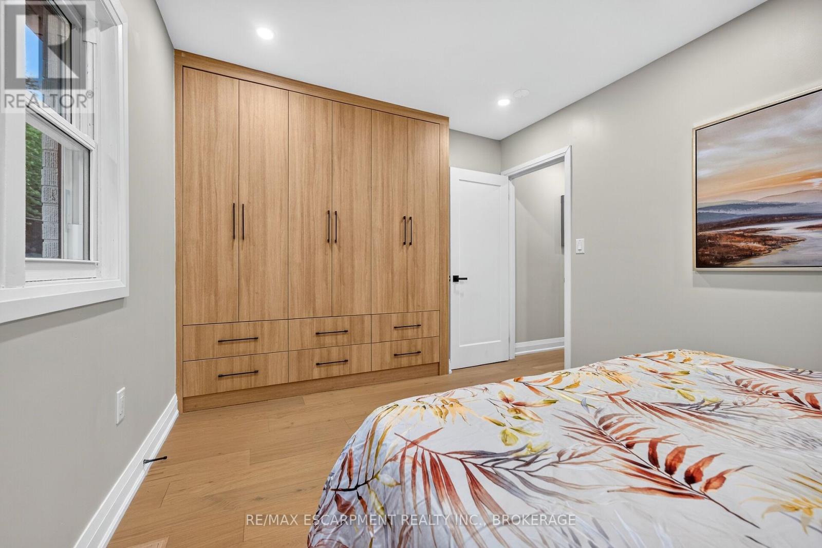 5662 MORDEN DRIVE - 18