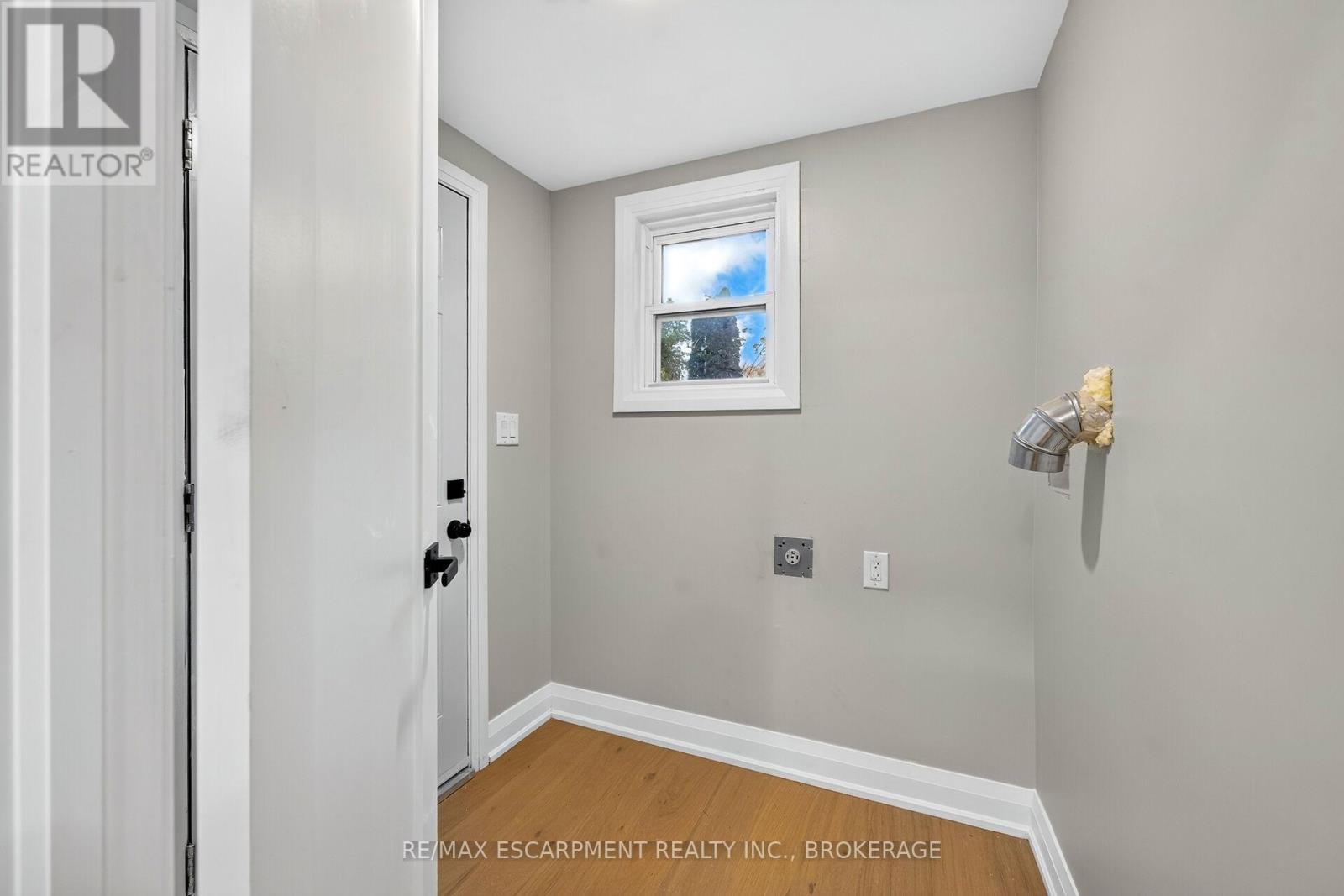 5662 MORDEN DRIVE - 22