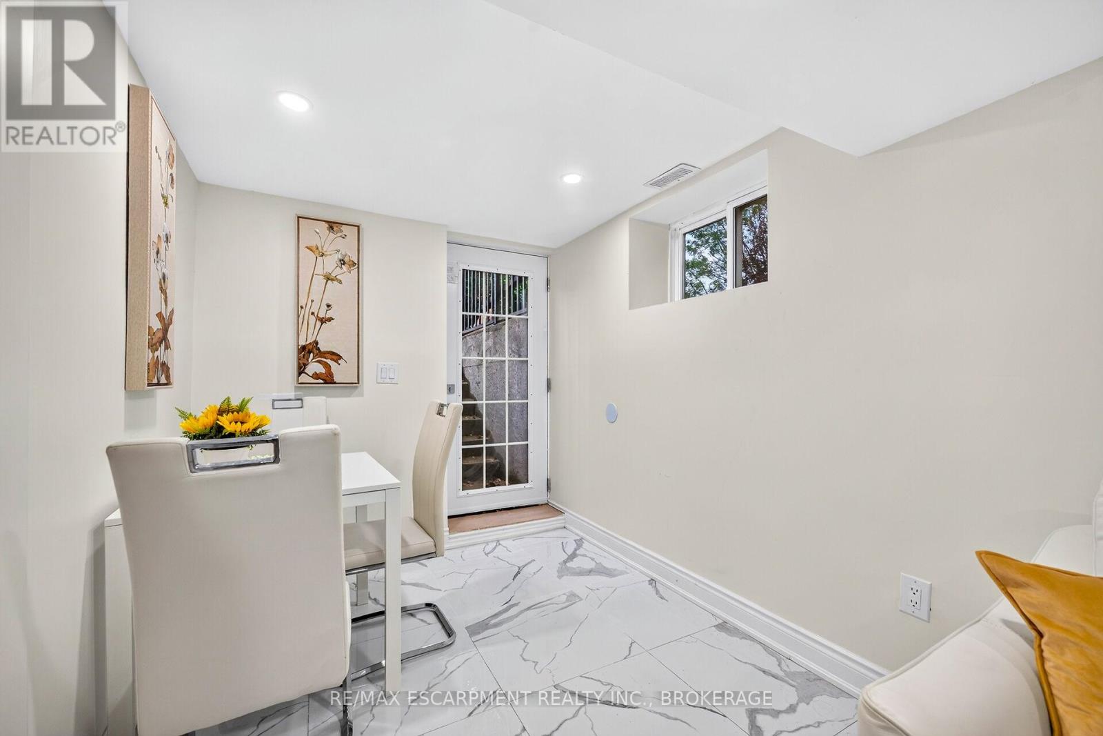 5662 MORDEN DRIVE - 34