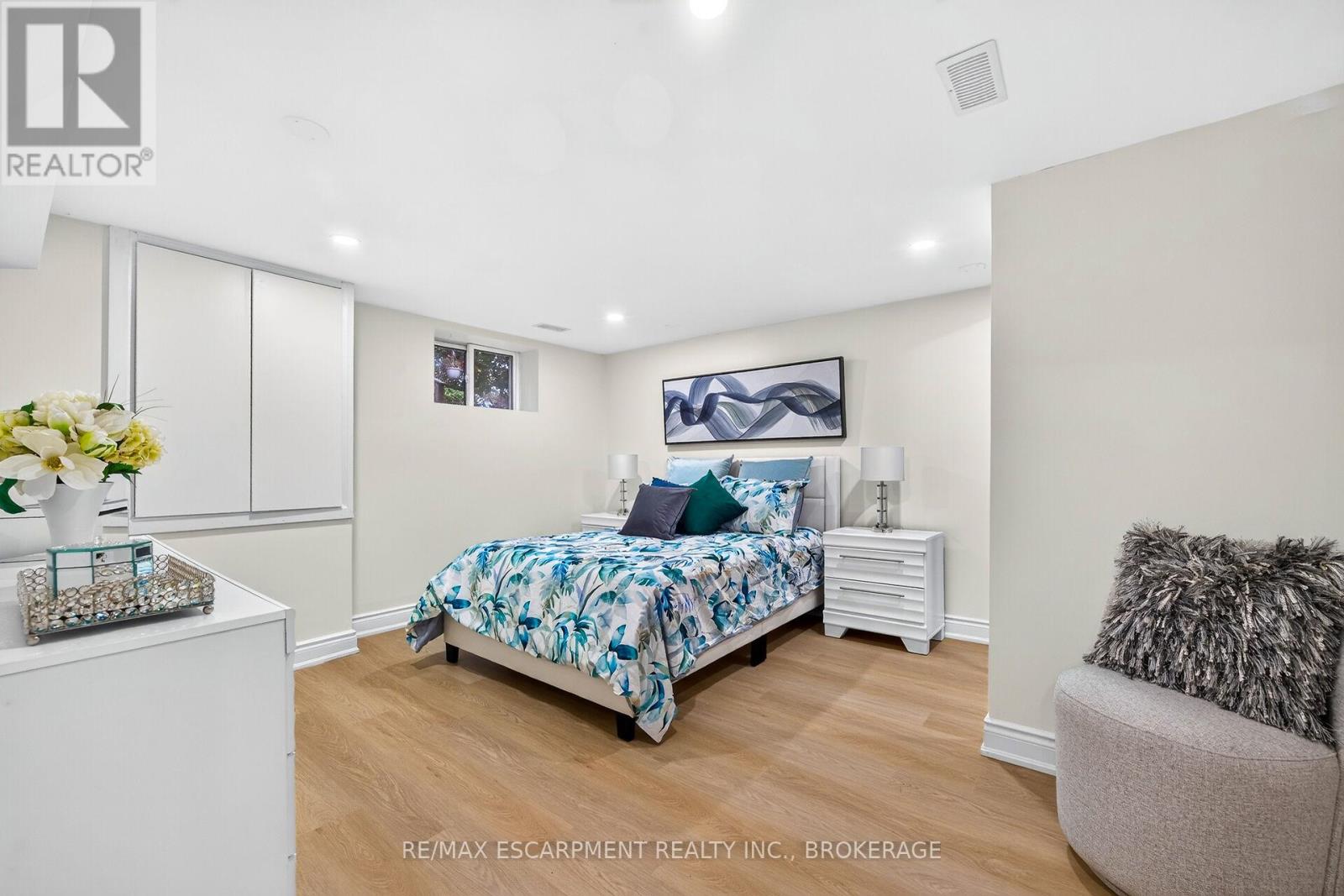 5662 MORDEN DRIVE - 36