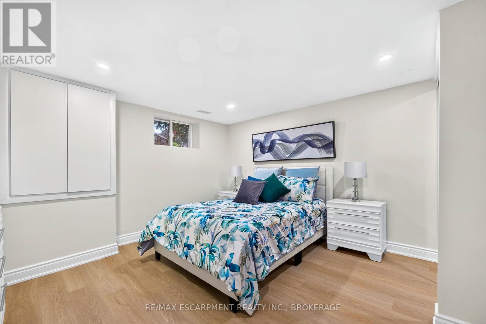 5662 MORDEN DRIVE - 37
