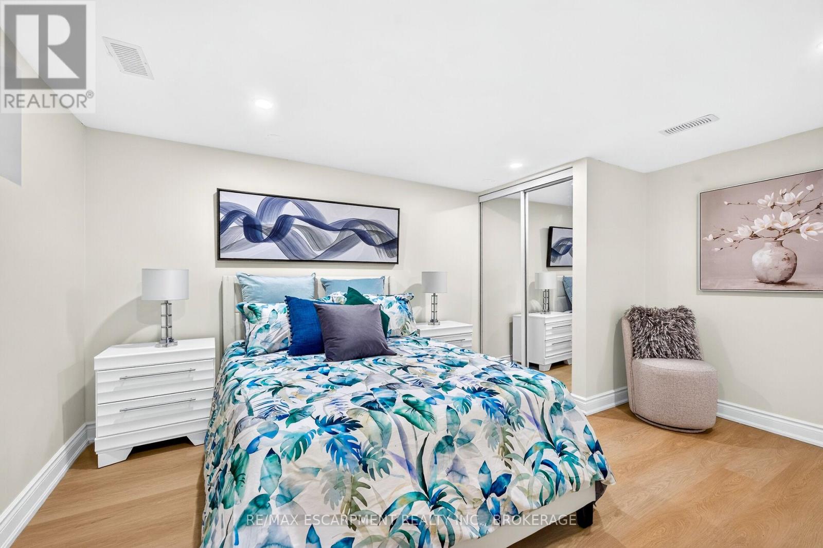 5662 MORDEN DRIVE - 38