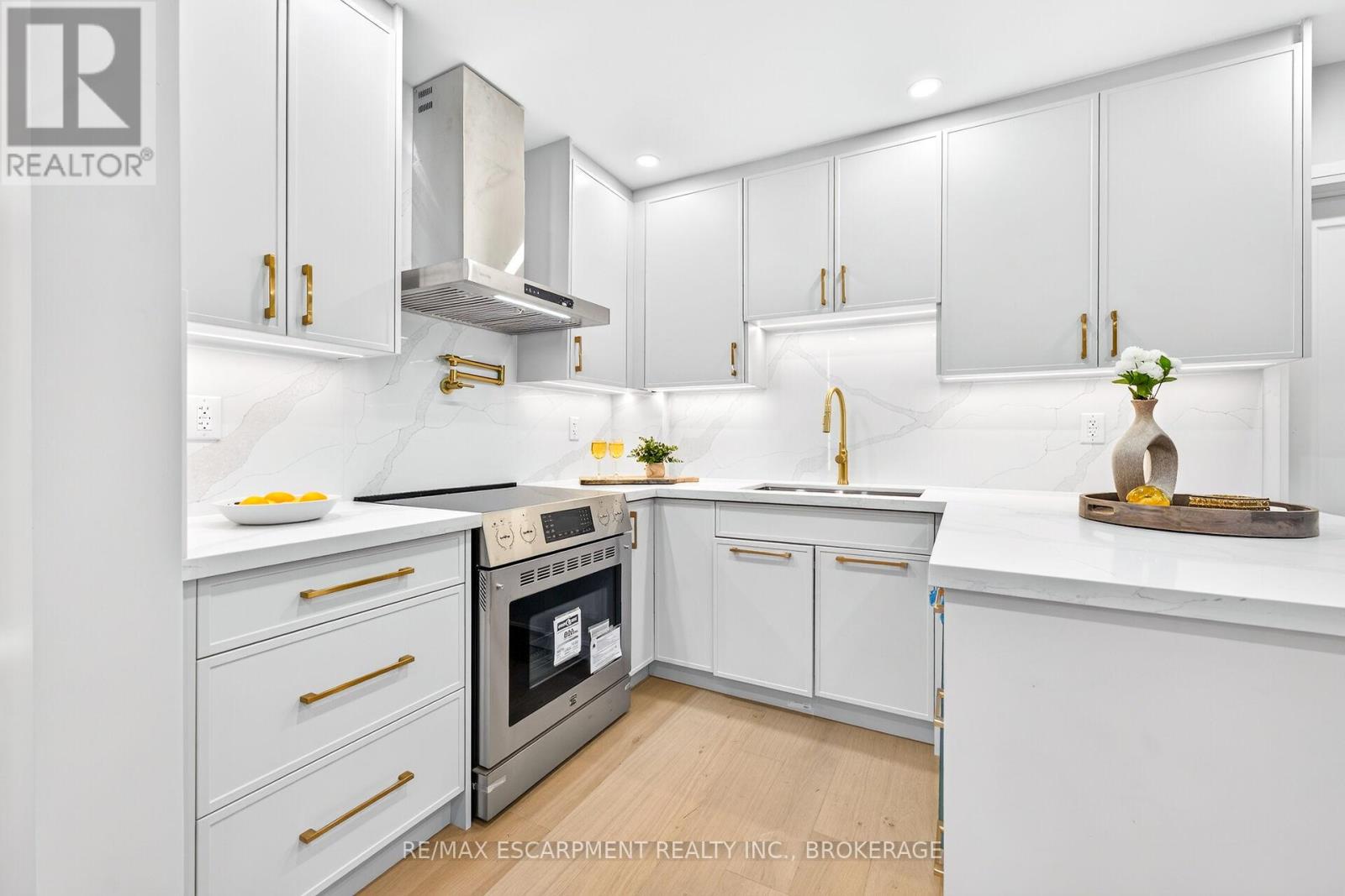 5662 MORDEN DRIVE - 8