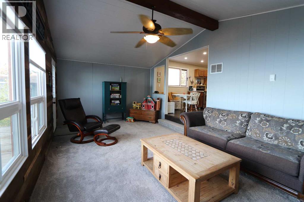 Listing photo – 43 Lakeshore Drive, Grandview