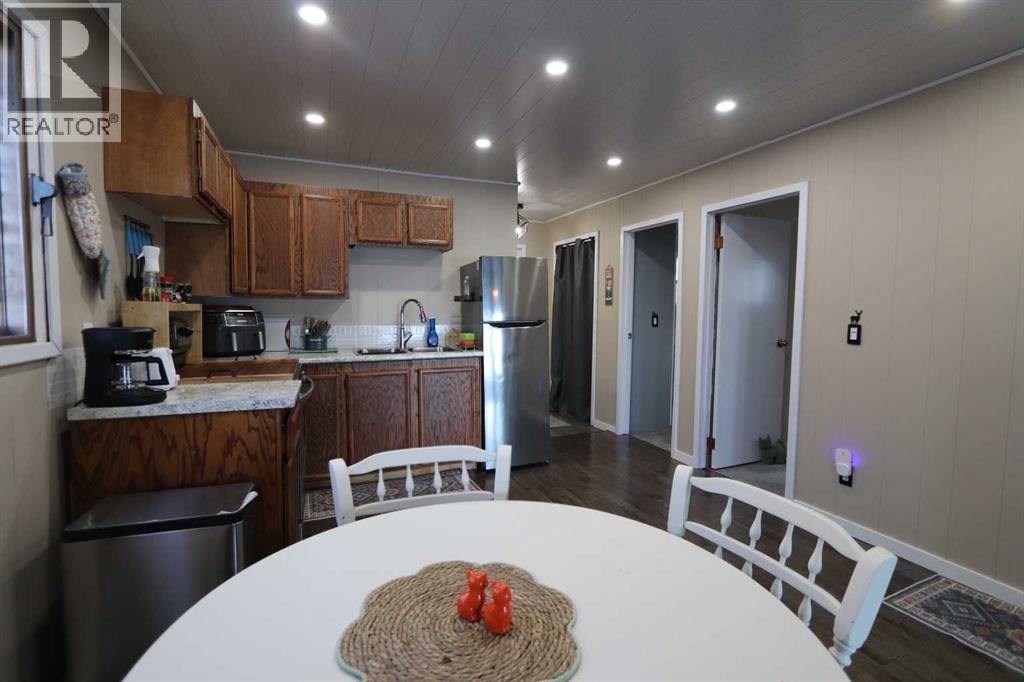 Listing photo – 43 Lakeshore Drive, Grandview
