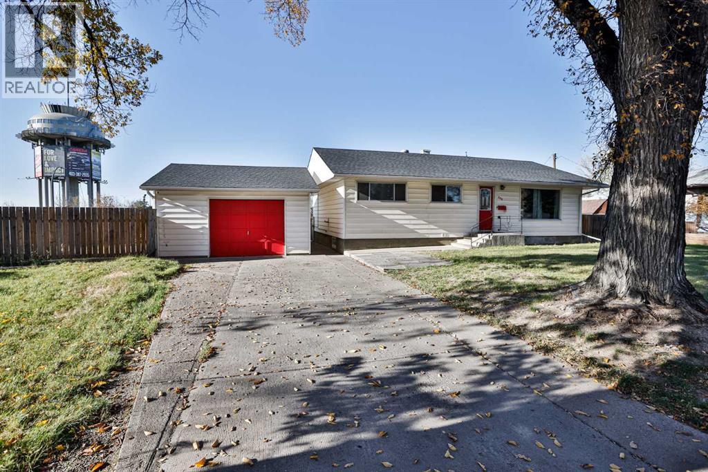 Photo of 220 23 Street S, Lethbridge