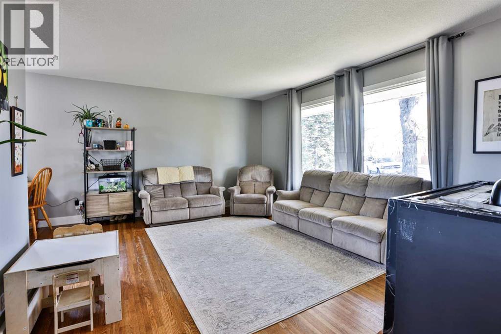 220 23 Street S, Lethbridge — photo 10