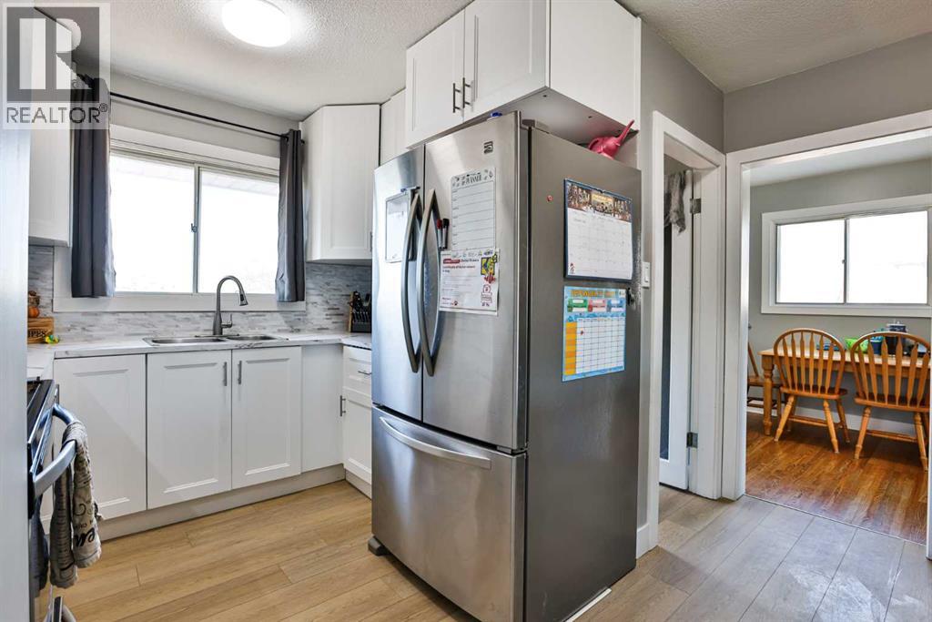 220 23 Street S, Lethbridge — photo 12